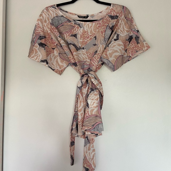 Shein floral top with waist tie - Picture 3 of 7